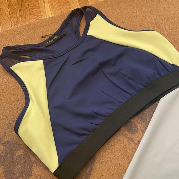 Selling this wonderful set of legging and its bra - Picture 2 of 2